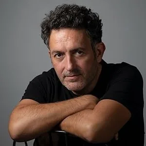 Mikel Santiago