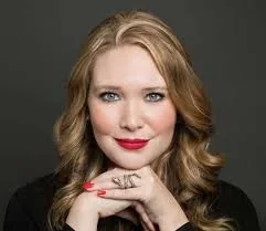 Sarah J. Maas