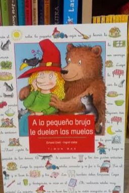 A la pequeña bruja le duelen las muelas