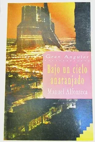 Bajo un cielo anaranjado