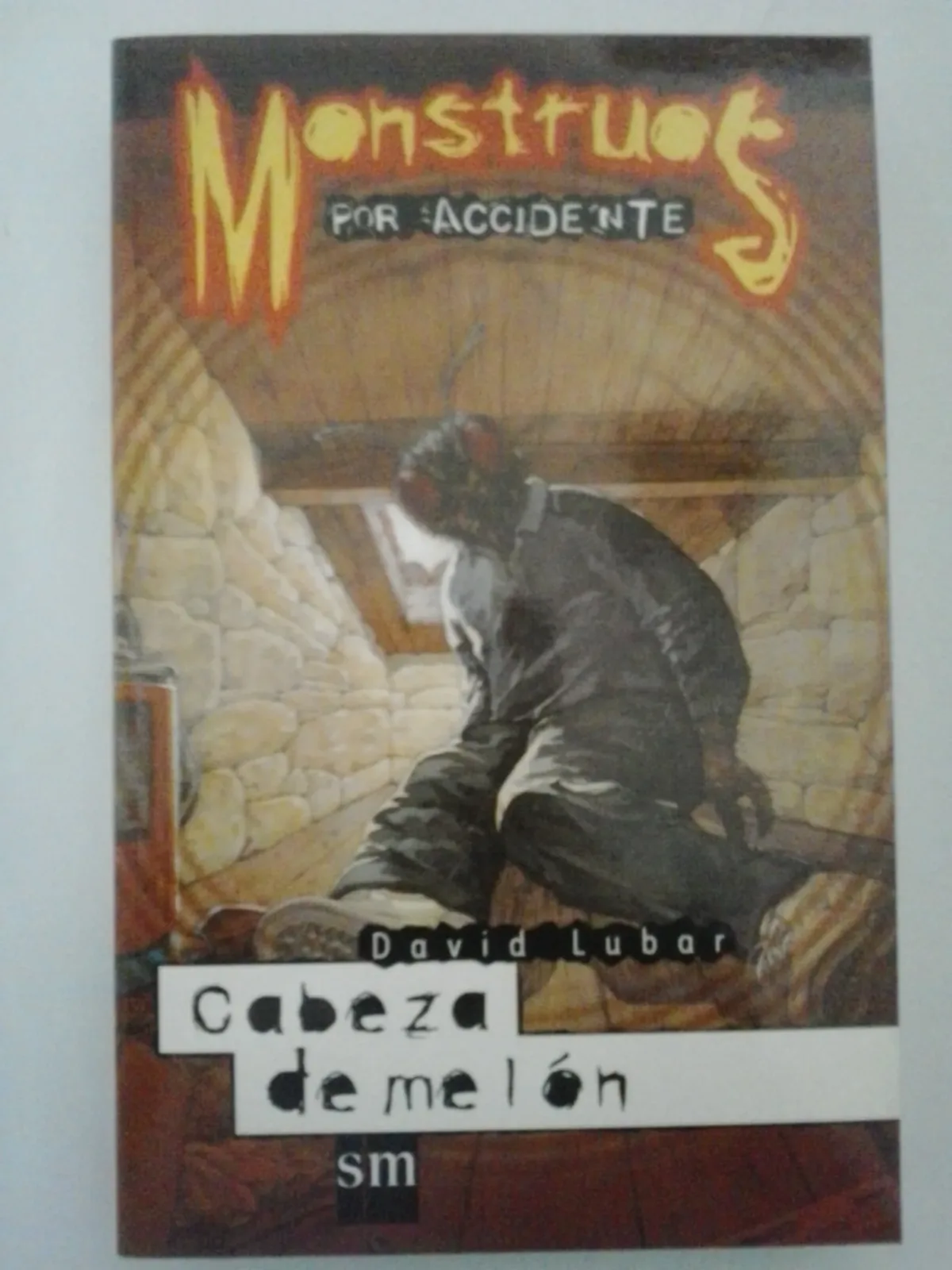 Monstruos por accidente cover