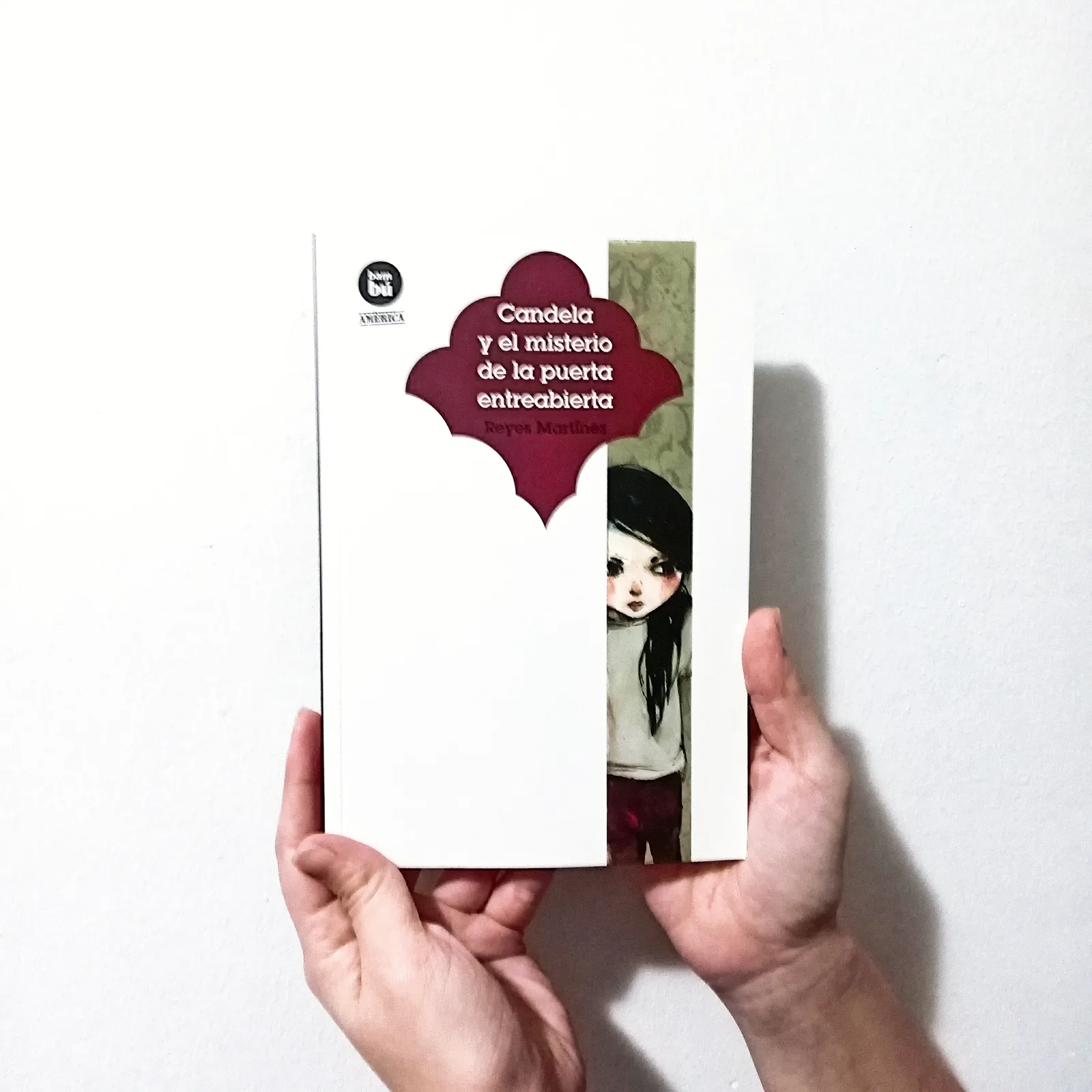 Candela y el misterio de la puerta entreabierta