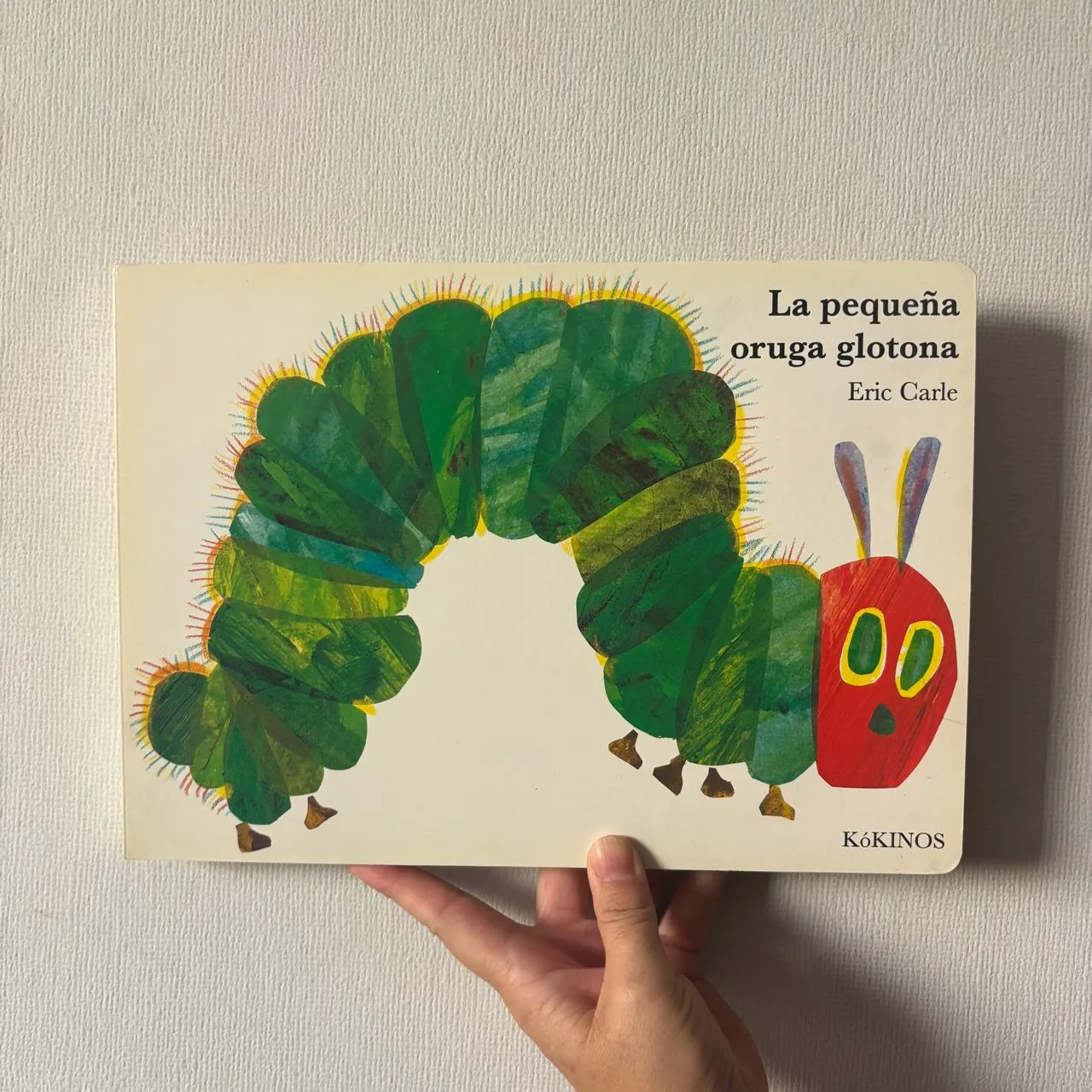 La pequeña oruga glotona cover