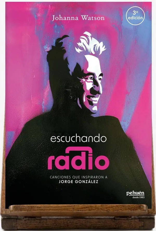 Escuchando radio cover