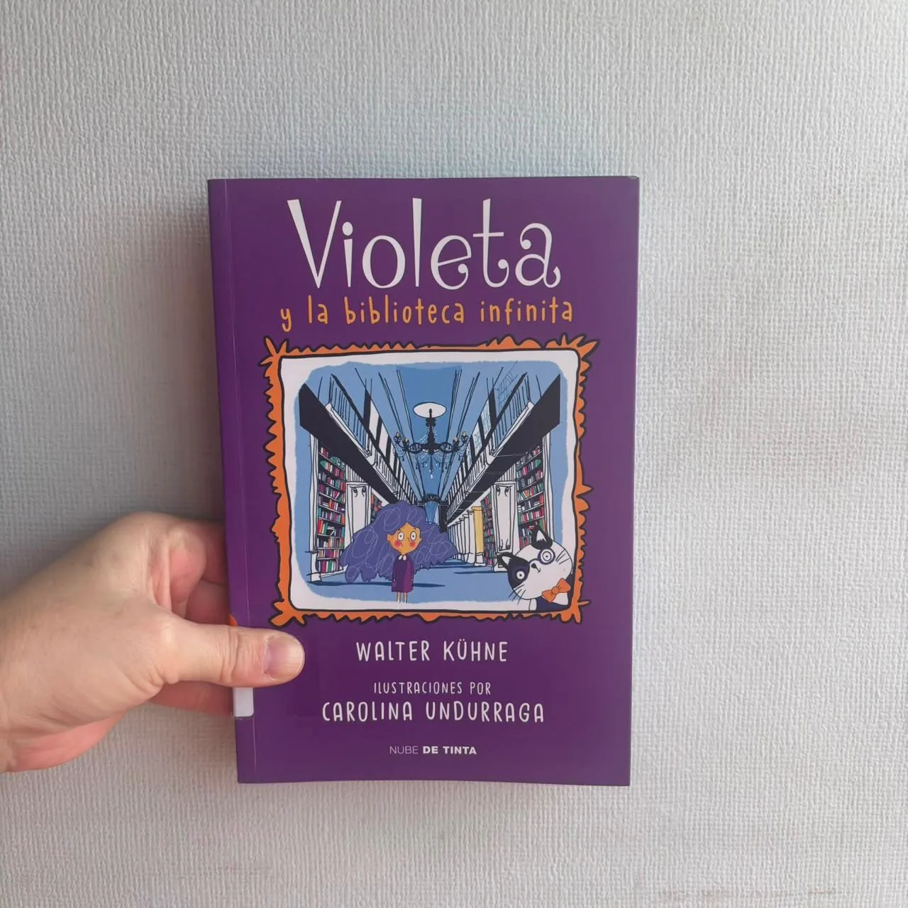 Violeta y la biblioteca infinita