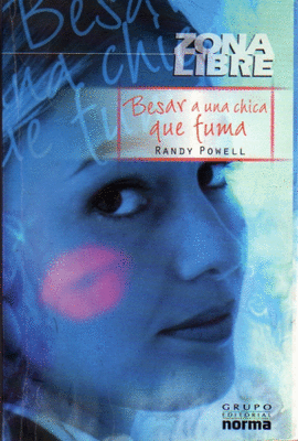 Besar a una chica que fuma cover