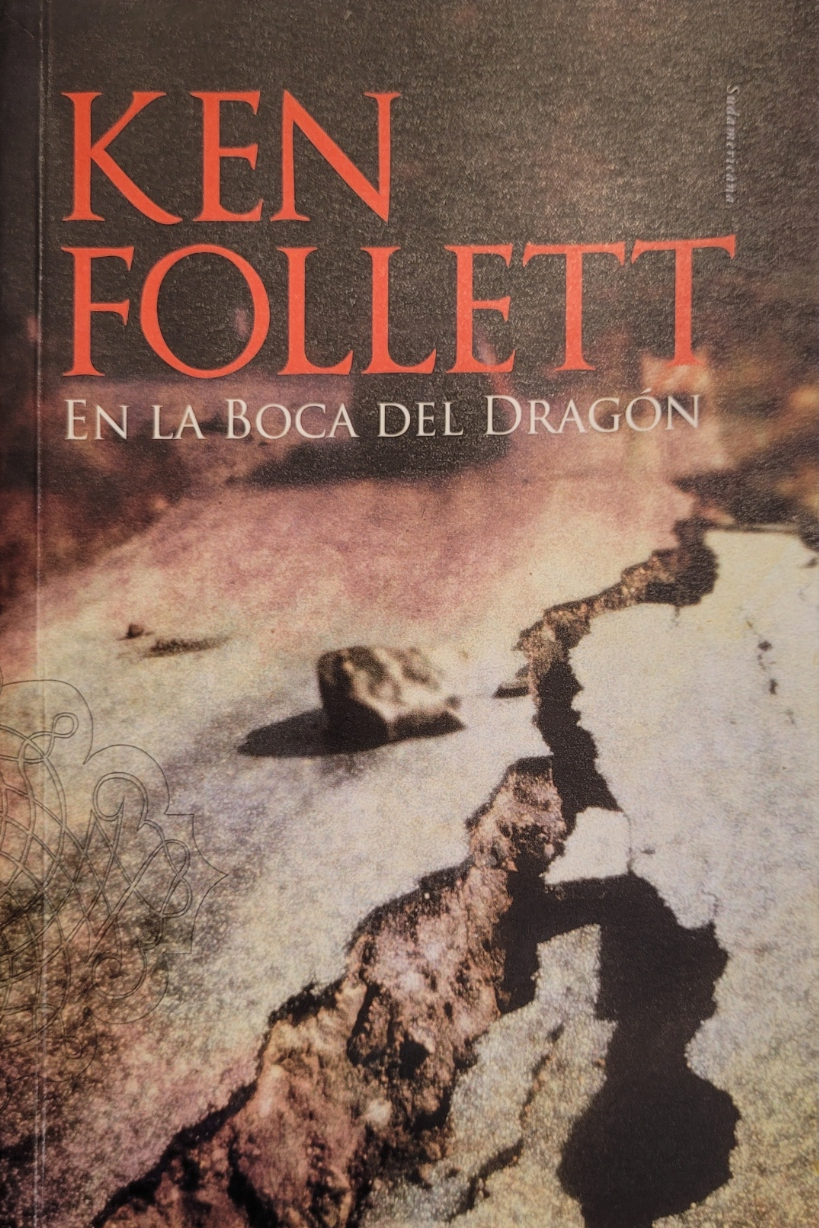 En la boca del dragón cover