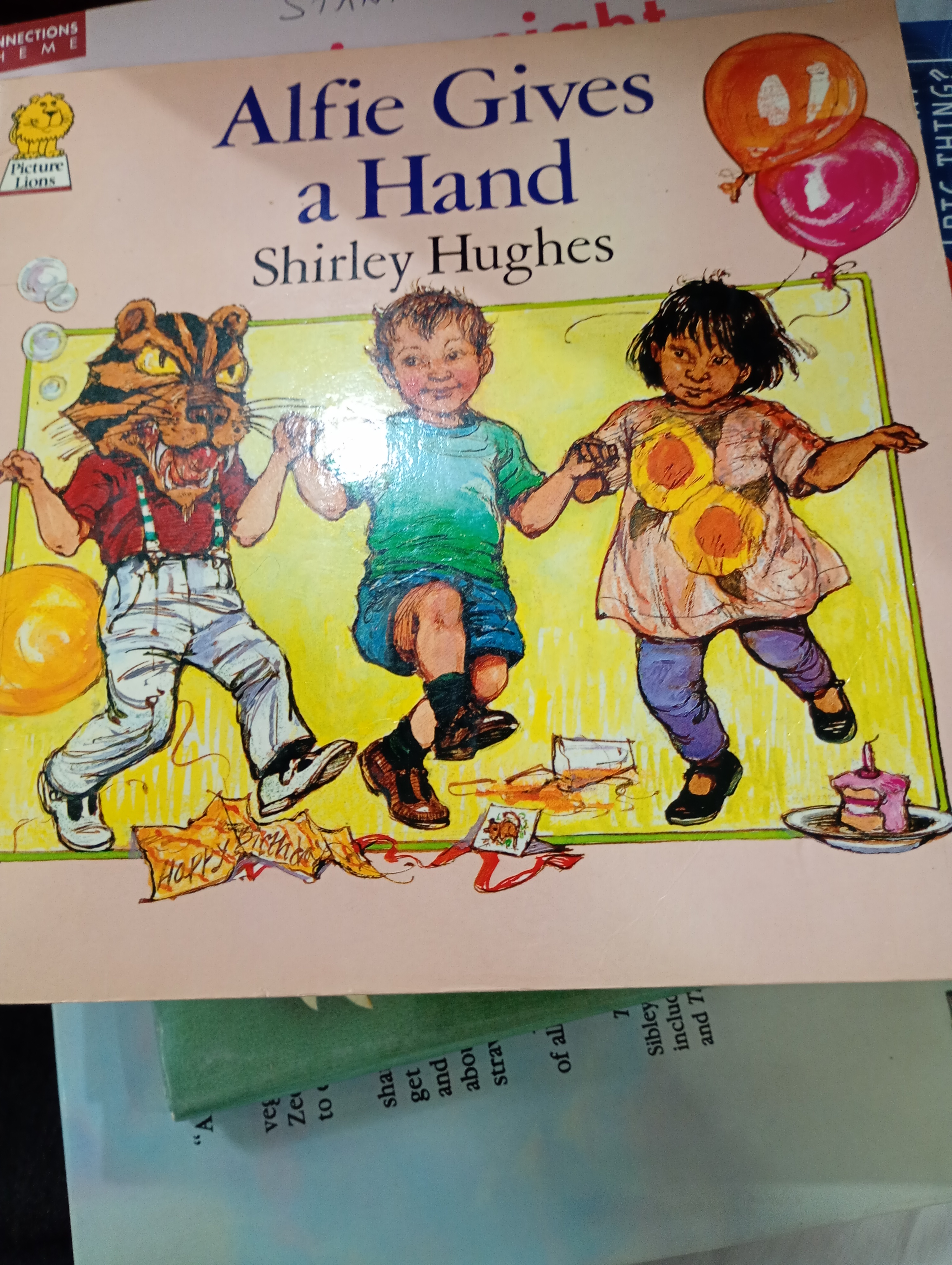 Alfie Gives a Hand cover