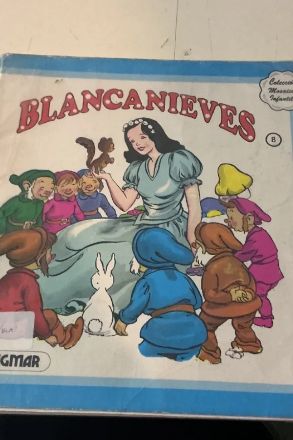 Blancanieves cuento de los hermanos Grimm. Ilustraciones de M. Martínez Parma